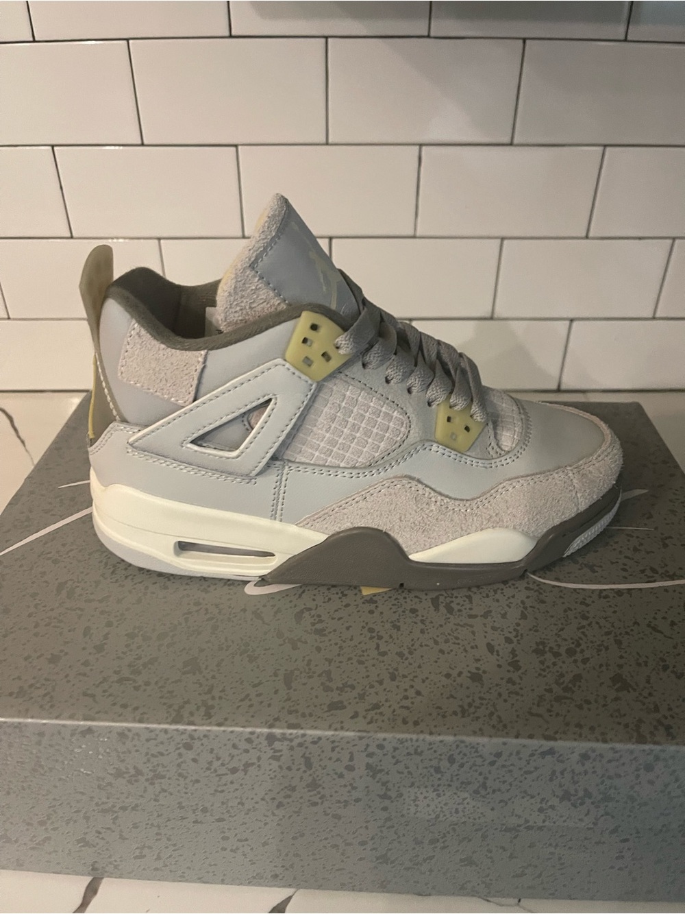 Mens Retro 4 Photon Size 4.